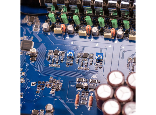 MOSCONI ONE 4|8 DSP, 24 Volt 4-kanals forsterker, 8-kanals DSP, 24V 