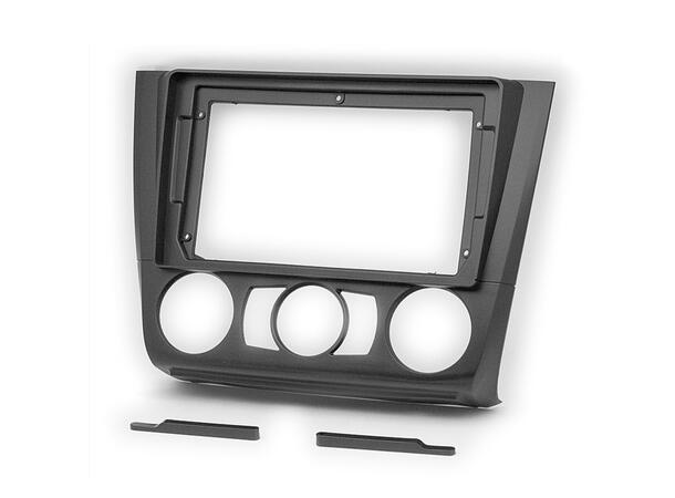Monteringsramme for 9" spiller BMW 1 (2007-2011) u/iDrive, m/manu AC 