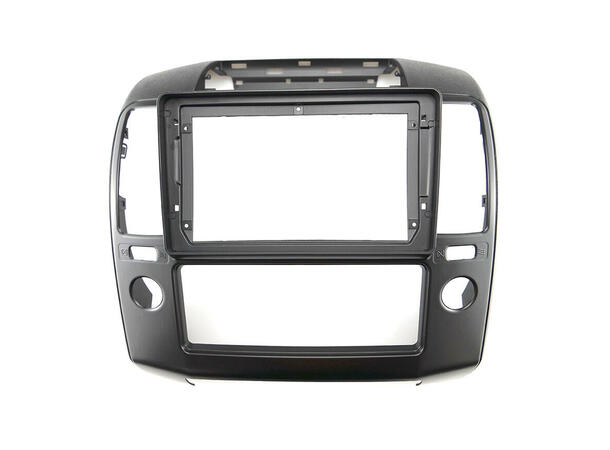 Monteringsramme for 9" spiller Nissan Navara (2006 - 2015) u/Navi 